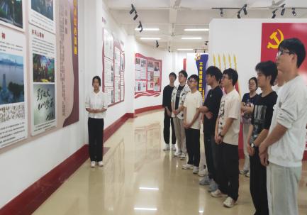 参观beat365正版唯一官网必一廉洁文化教育基地照片材料5